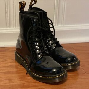 Dr. marten women’s size 7 patent leather black boots
